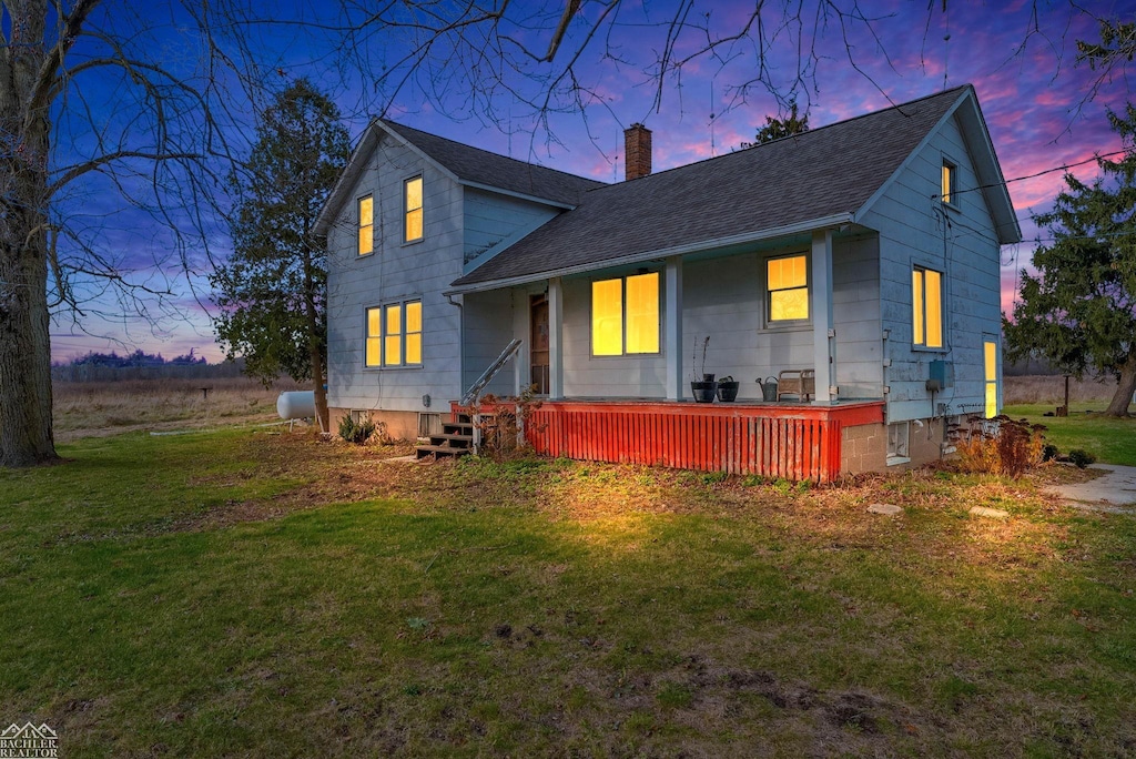 view of front of property with a lawn