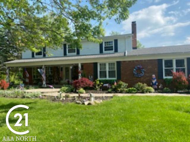 view of front of home with a front yard