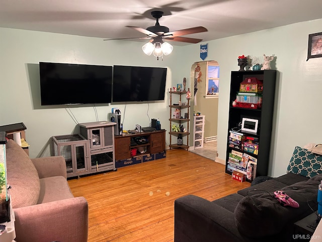 living area with light wood finished floors and a ceiling fan