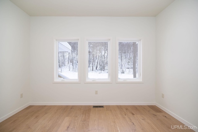 unfurnished room with light hardwood / wood-style floors