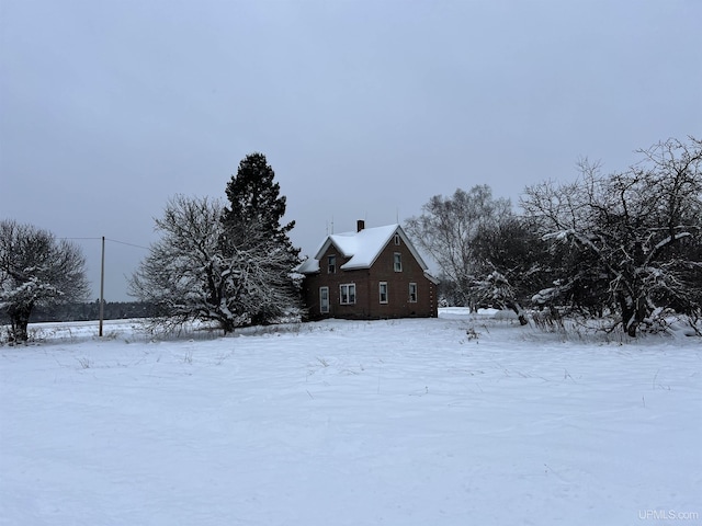 view of yard layered in snow