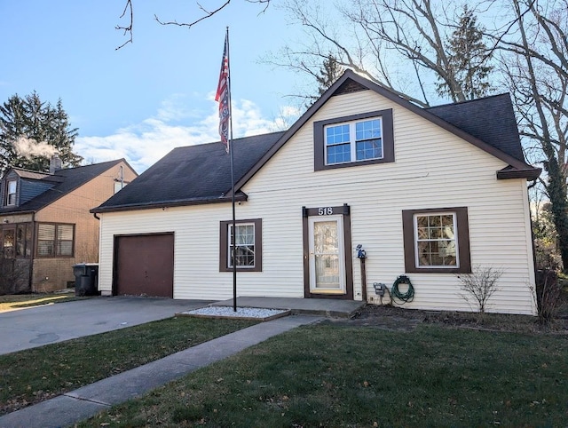 view of front facade featuring a front yard and a garage