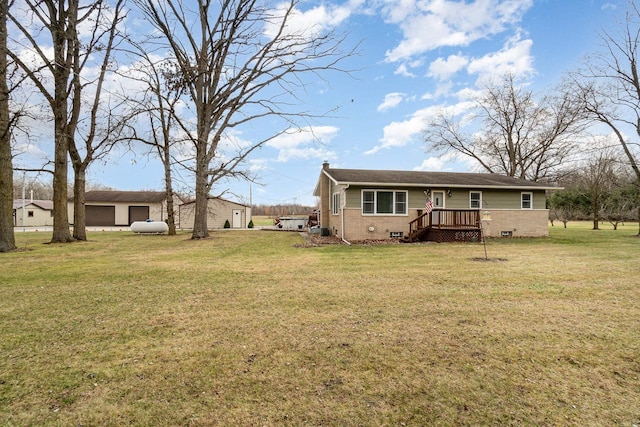 view of front of property featuring a wooden deck and a front yard