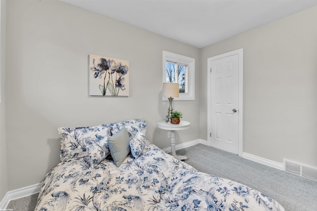 bedroom with carpet flooring