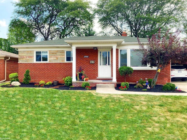 view of front of home with a front lawn