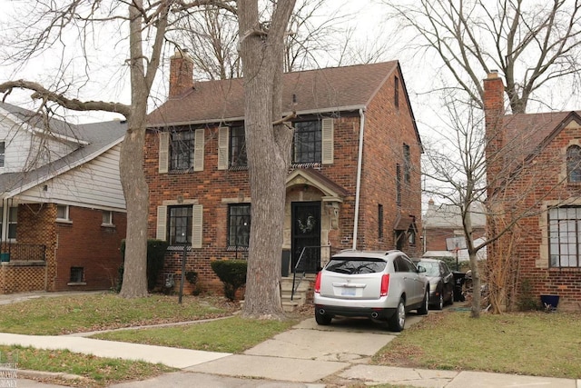 view of front of property featuring a front yard