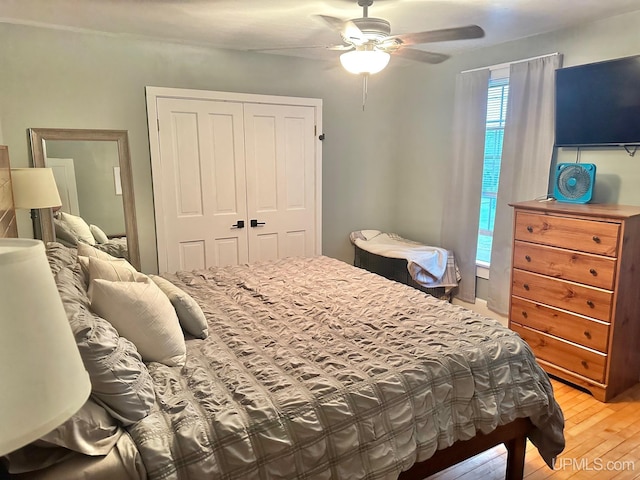 bedroom featuring ceiling fan, wood-type flooring, and a closet