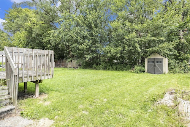 view of yard with a storage shed