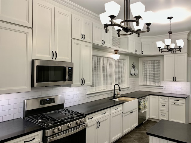 kitchen with tasteful backsplash, ornamental molding, stainless steel appliances, decorative light fixtures, and a notable chandelier