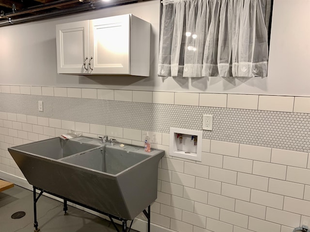 laundry room with sink, cabinets, tile walls, and hookup for a washing machine