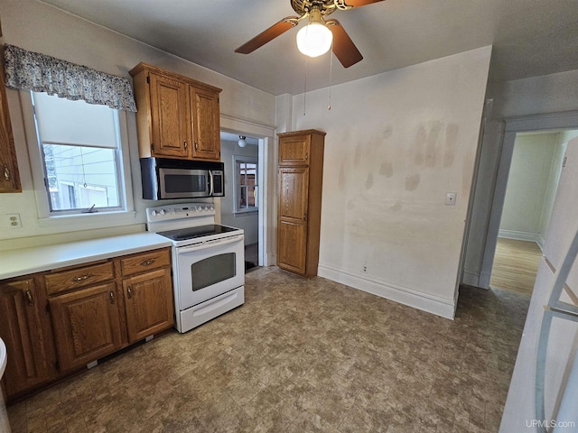 kitchen featuring ceiling fan and electric stove