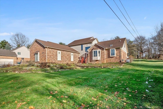 view of front of house featuring a front yard