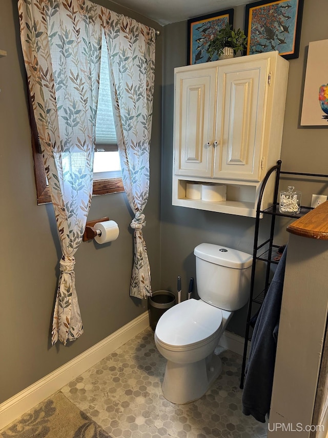 bathroom featuring toilet