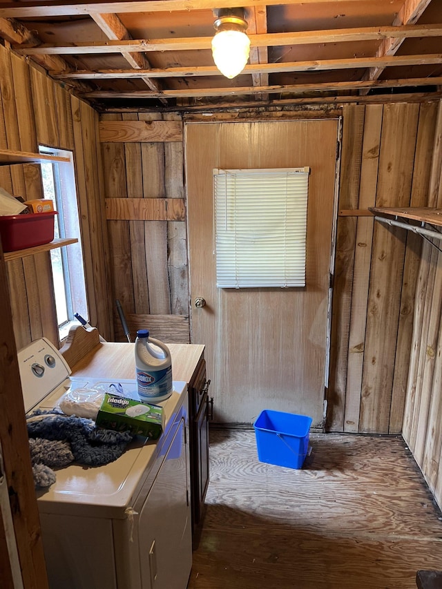 washroom featuring washing machine and clothes dryer