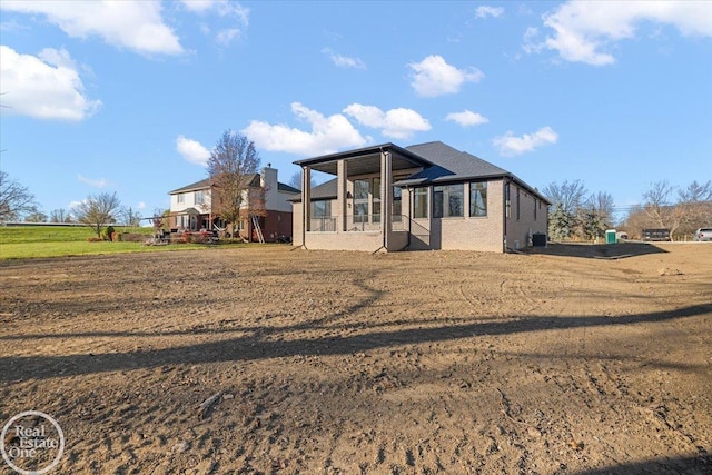 view of front of home with a front lawn