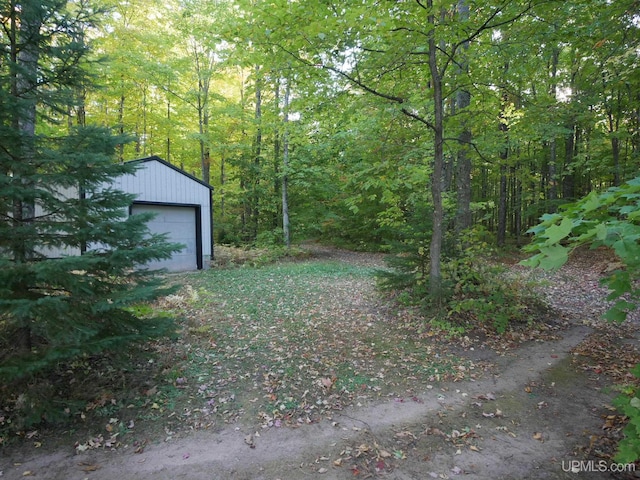 view of yard featuring an outbuilding and a garage