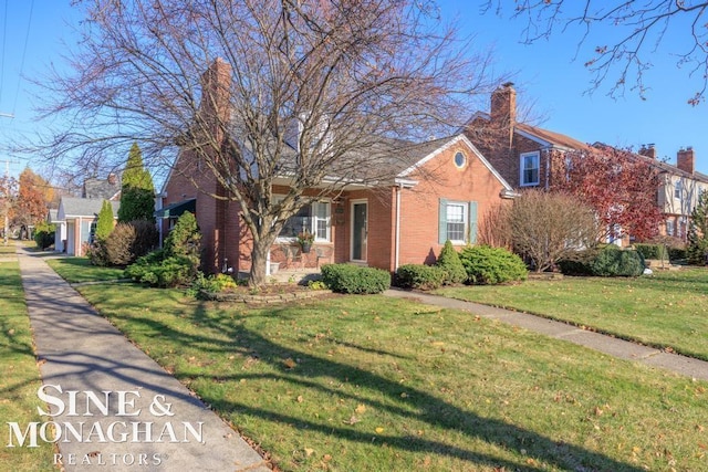 view of front of house featuring a front yard