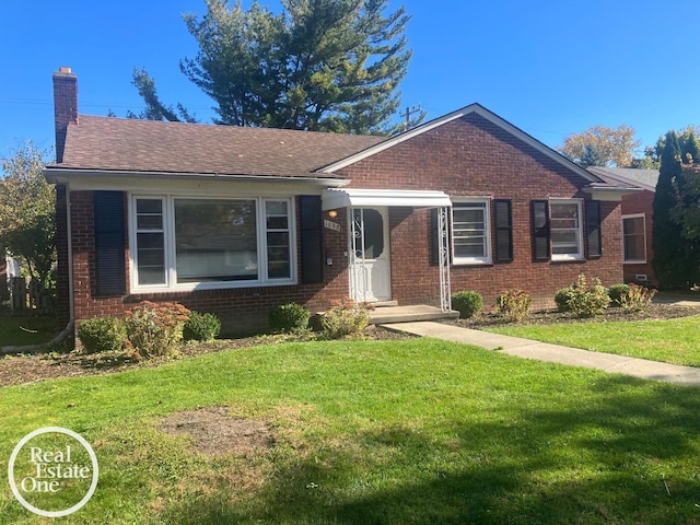 single story home with a front lawn