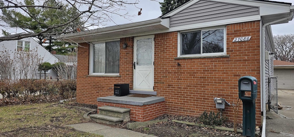 view of front facade featuring a garage