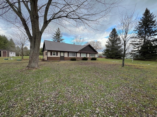 single story home with a front yard