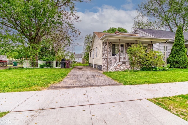 bungalow-style home featuring a front lawn