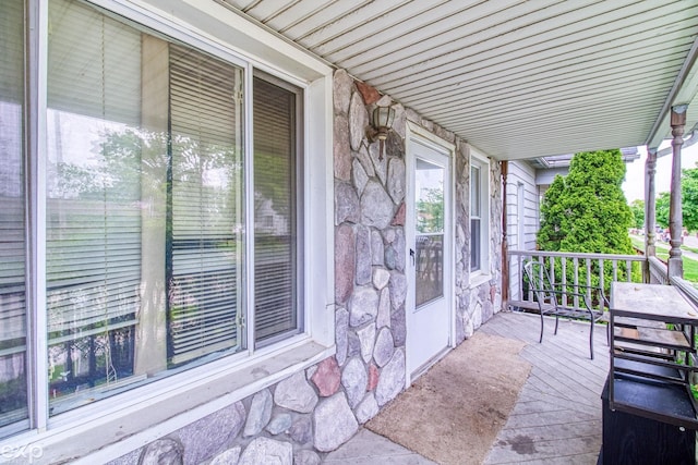 view of patio / terrace with covered porch