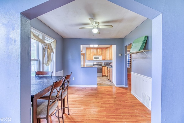 dining room with light hardwood / wood-style floors and ceiling fan