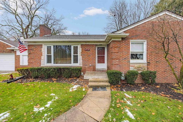 view of front of house featuring a front lawn