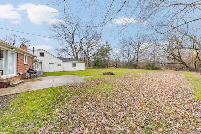 view of yard with a patio area