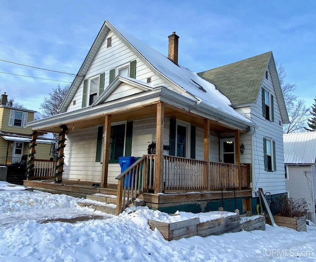 view of front facade featuring a porch