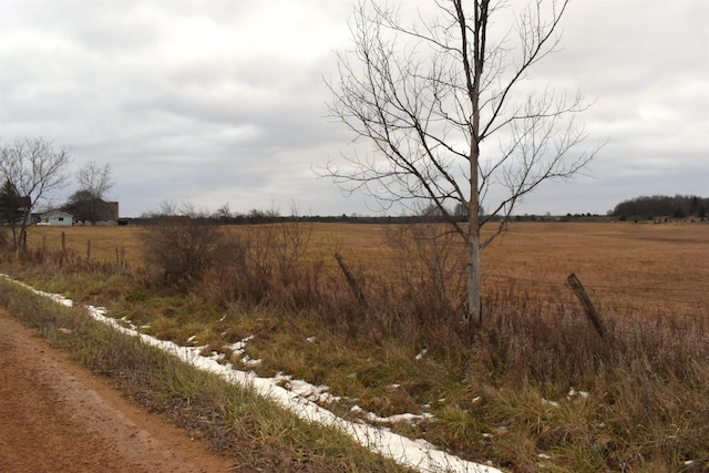 view of yard featuring a rural view