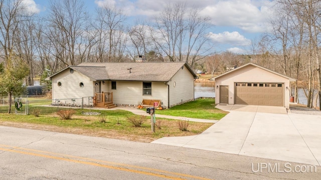 ranch-style home featuring a front lawn