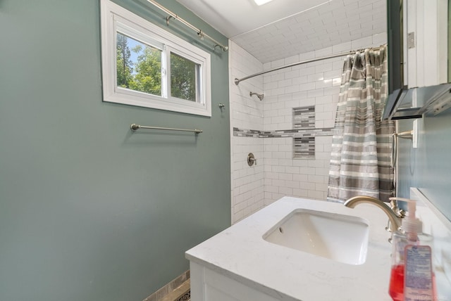 bathroom featuring a shower with curtain and vanity