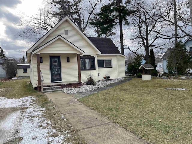 bungalow-style house with a front lawn