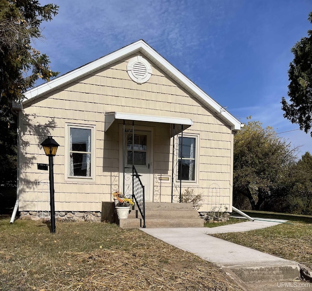 bungalow-style home featuring a front yard