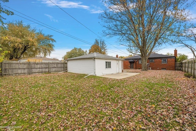 view of yard featuring a patio area