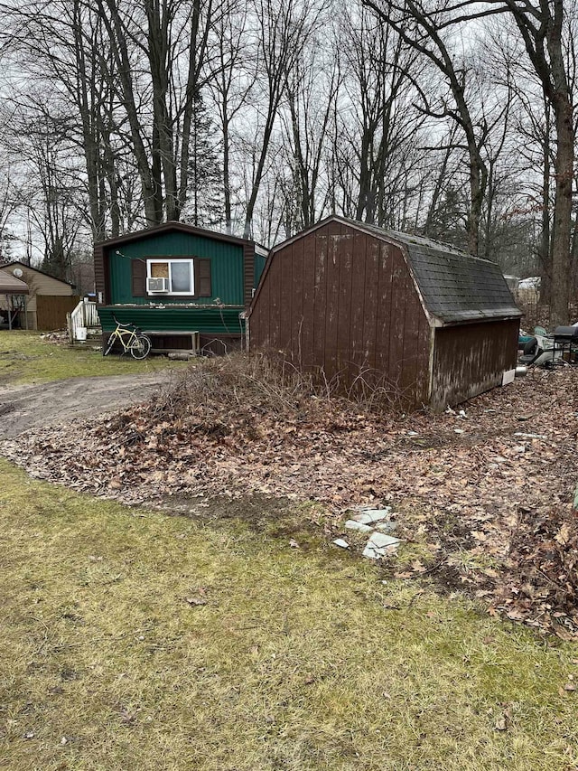 view of outdoor structure featuring a yard