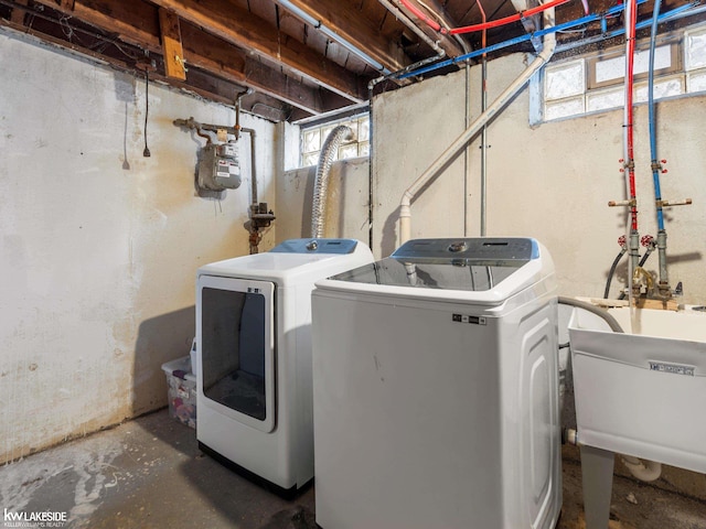 laundry room with washer and clothes dryer and sink