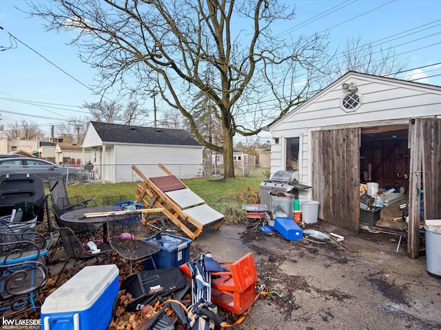 view of yard with a shed