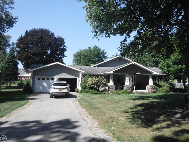 craftsman house featuring a garage and a front lawn