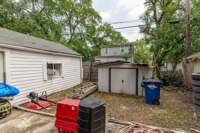 view of yard with a shed