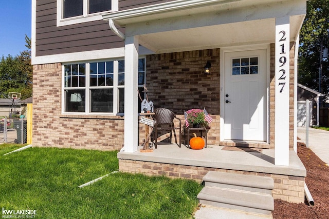 property entrance featuring a yard