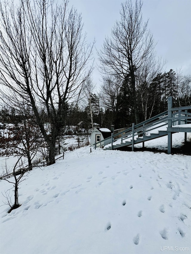 view of yard layered in snow