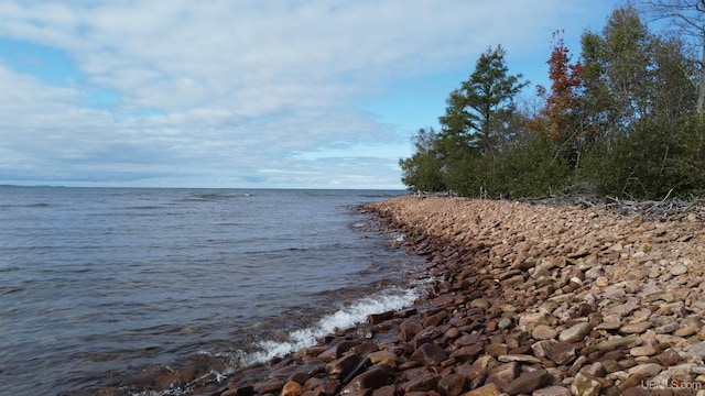 Listing photo 2 for TBD Shot Point Dr, Marquette MI 49855