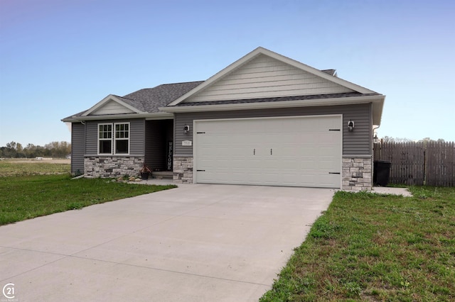 view of front facade featuring a garage and a front yard