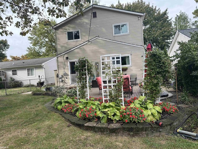 back of house featuring a lawn