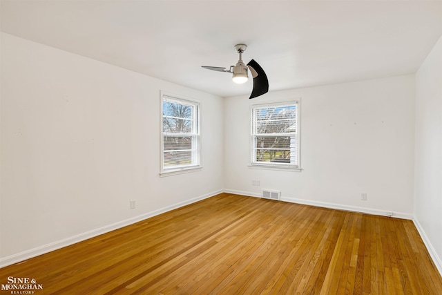 empty room featuring light hardwood / wood-style floors and ceiling fan