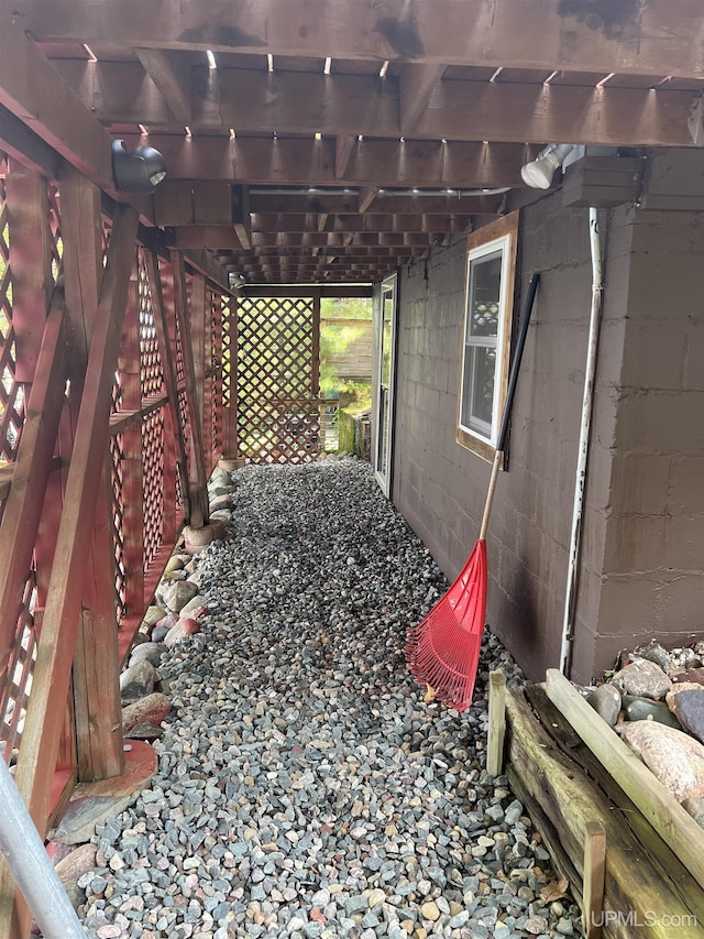 view of yard featuring a pergola