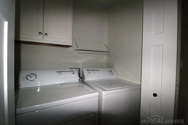 laundry room with cabinets and washing machine and dryer