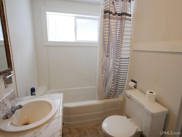 full bathroom with shower / bath combo with shower curtain, sink, and toilet